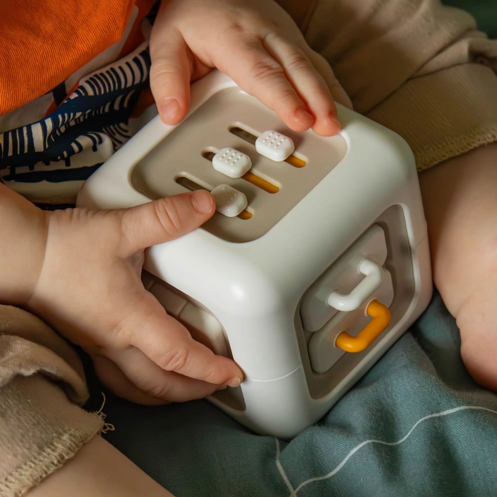 Toddlers Cube – 6 aktiviteter i én terning